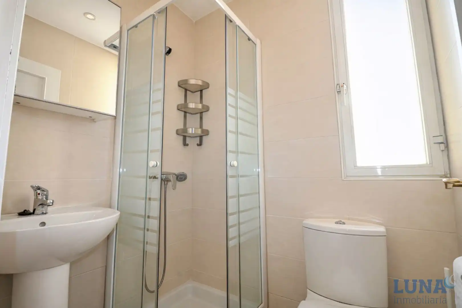 Badezimmer von Wohnung zum Verkauf in Madrid mit Klimaanlage, Heizung und Parkett