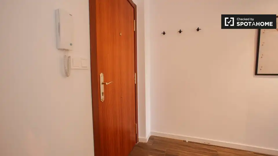 Flat for rent in Valencia  with Air Conditioner, Heating and Furnished