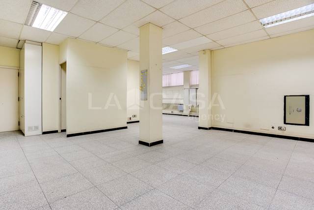 Local comercial en Venta en Carrer de la Costa Brava en La Gavarra
