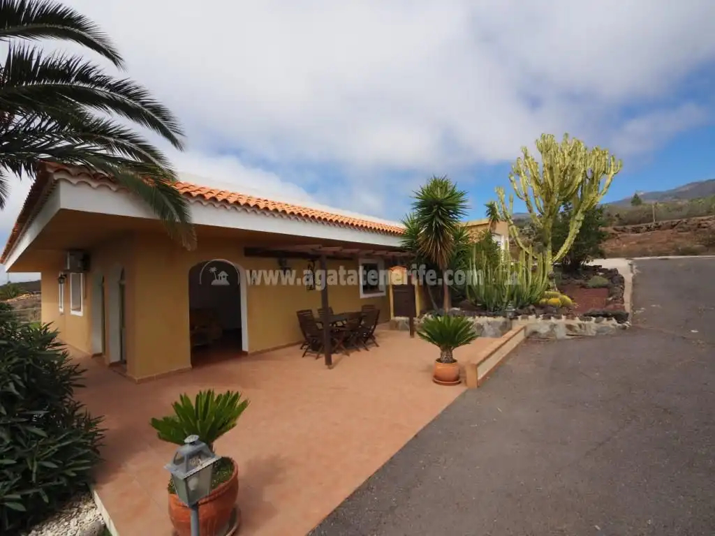 Country homes for sale in Casco Urbano