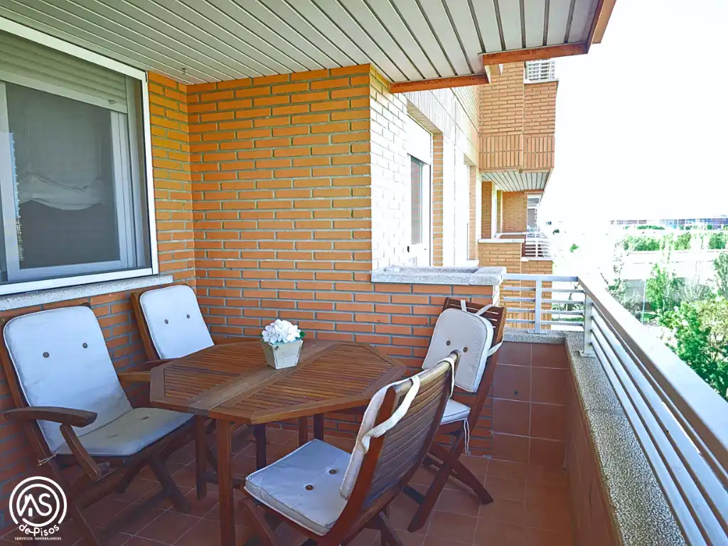 Flat for rent in Calle de la Sierra de Vicor, 21, La Almozara