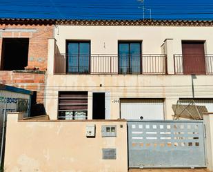 Vista exterior de Casa adosada en venda en Empuriabrava amb Aire condicionat, Calefacció i Jardí privat