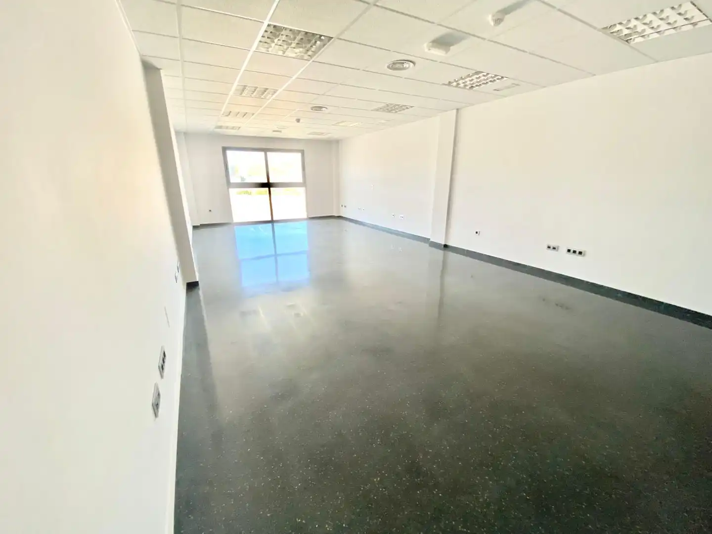 Büro zum Verkauf in Lorca mit Heizung und Terrasse