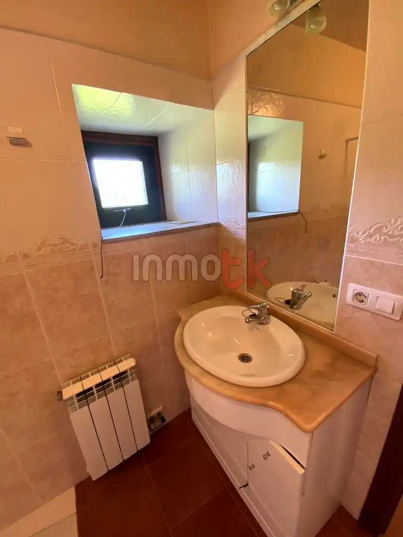 Baño de Casa o chalet en venta en Oleiros con Calefacción, Jardín privado y Alarma
