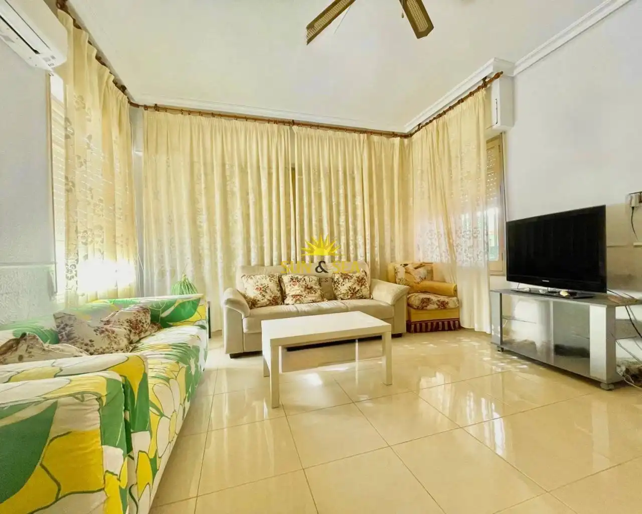 Sala de estar de Casa o chalet en venta en San Pedro del Pinatar con Calefacción, Piscina y Amueblado