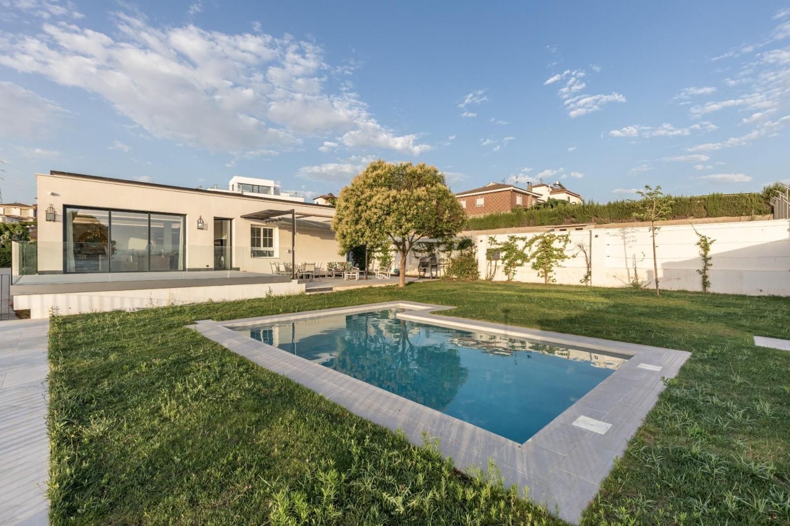 Piscina de Casa o xalet de lloguer en Peligros amb Terrassa, Piscina i Moblat