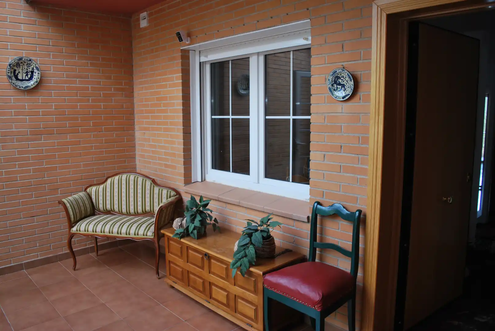 Einfamilien-Reihenhaus zum Verkauf in Valdemorillo mit Privatgarten, Terrasse und Abstellraum