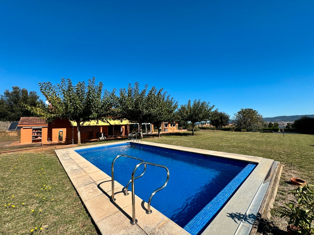 Swimming pool of House or chalet for sale in Bescanó  with Heating, Private garden and Parquet flooring
