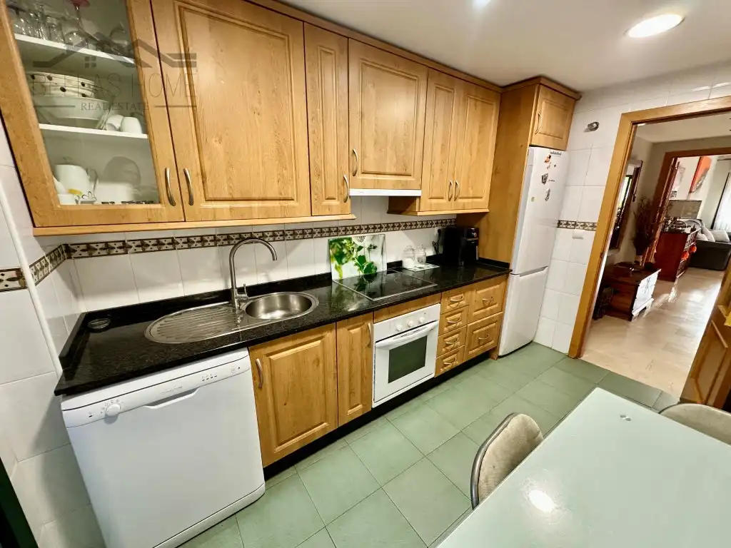 Cocina de Piso en venta en Estepona con Aire acondicionado, Terraza y Piscina