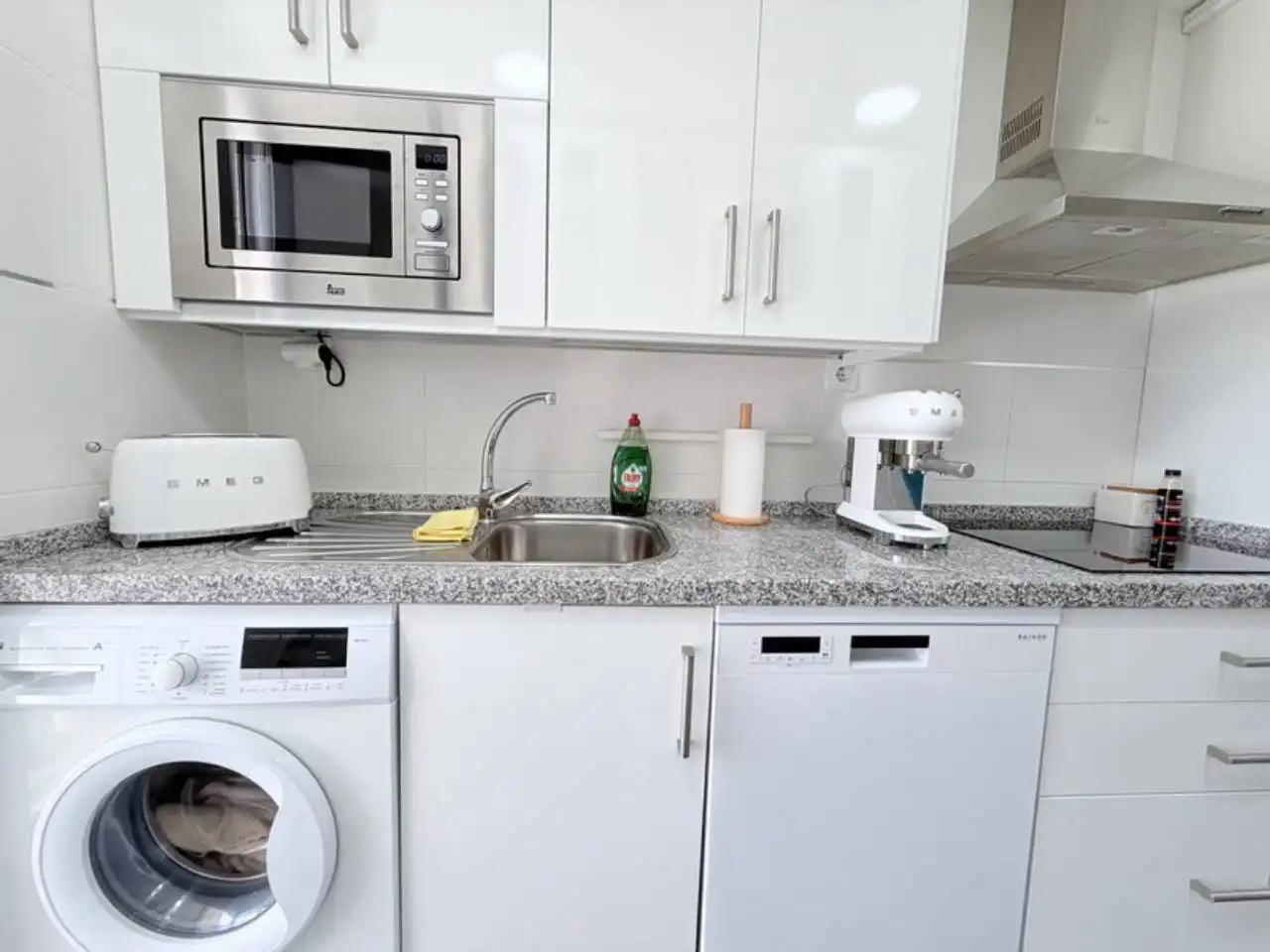 Cocina de Apartamento de alquiler en Almuñécar con Terraza y Piscina comunitaria