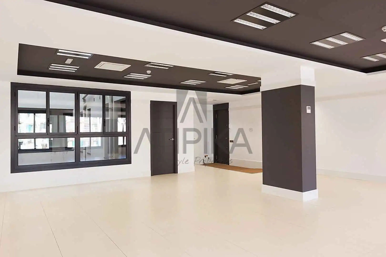 Oficina de alquiler en Les Corts