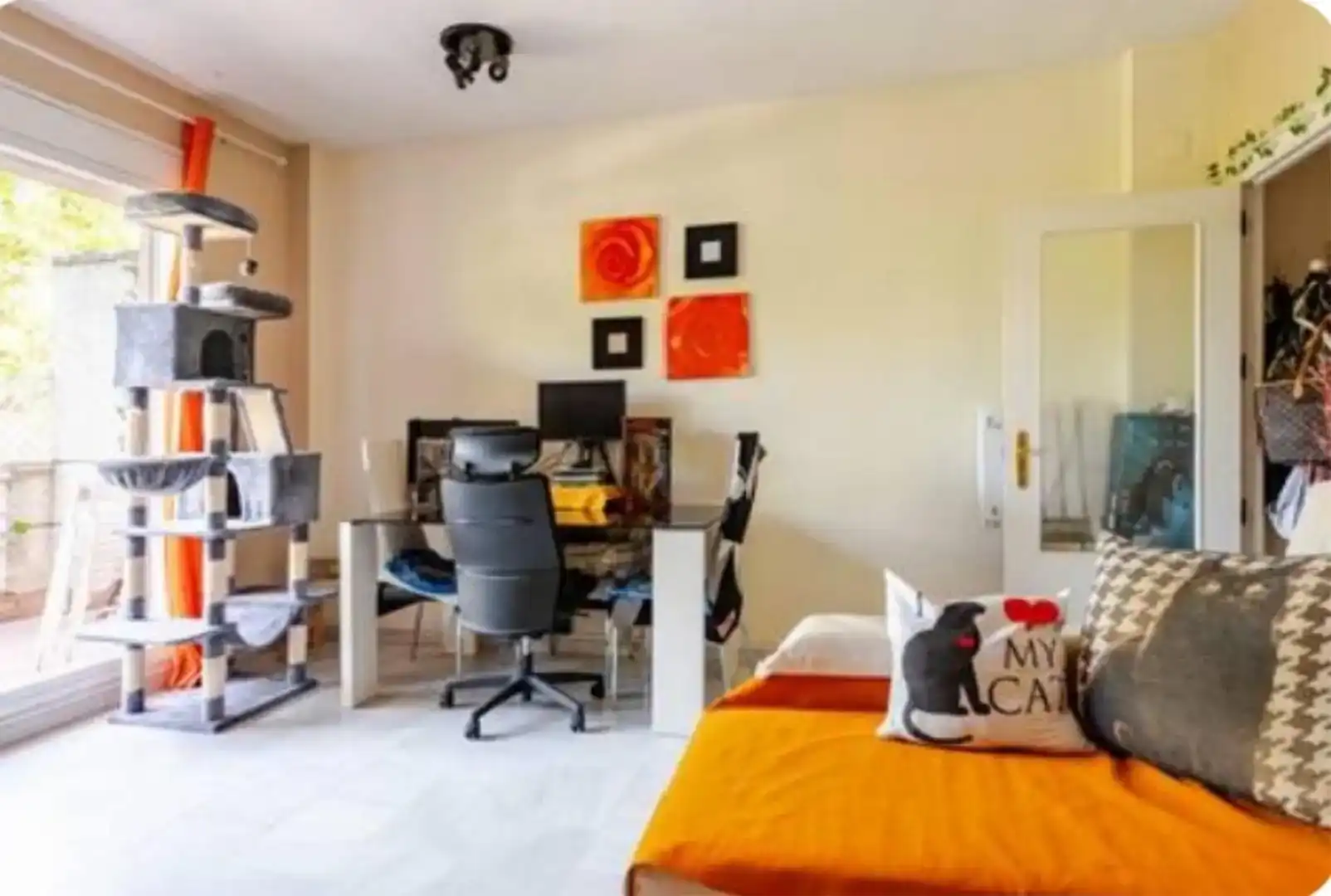 Dormitori de Pis per a compartir en Tomares amb Aire condicionat, Parquet i Moblat