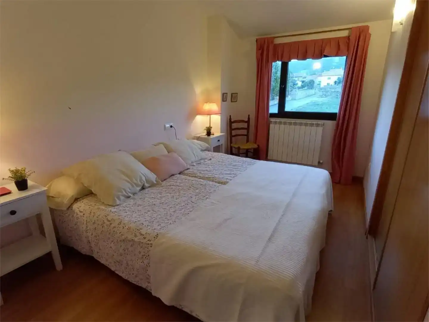 Dormitori de Casa adosada en venda en Valdeavellano de Tera amb Jardí privat, Traster i Moblat