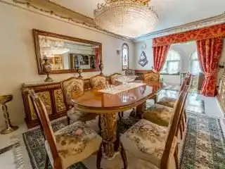 Comedor de Casa o chalet para compartir en Málaga con Aire acondicionado, Jardín privado y Piscina