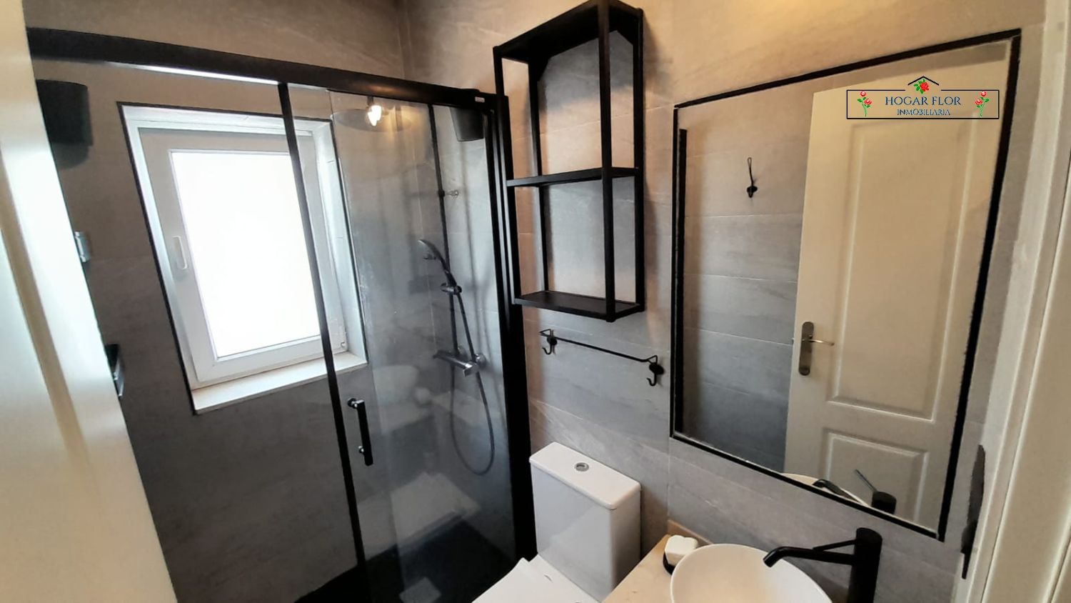 Bathroom of Flat for sale in Salamanca Capital  with Heating and Storage room