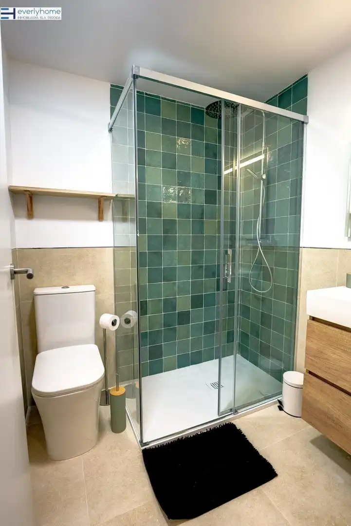 Baño de Piso para compartir en Valencia con Terraza, Amueblado y Balcón