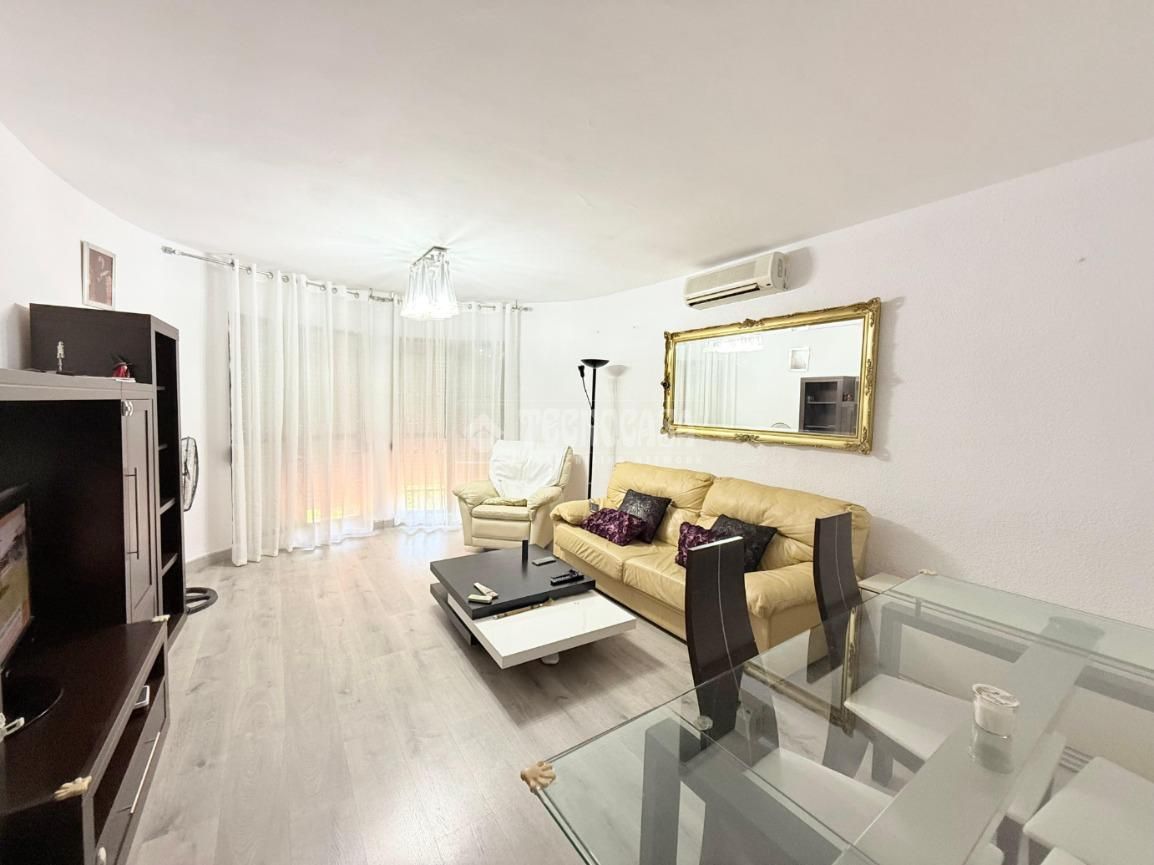 Living room of Flat for sale in Alcobendas  with Air Conditioner and Heating
