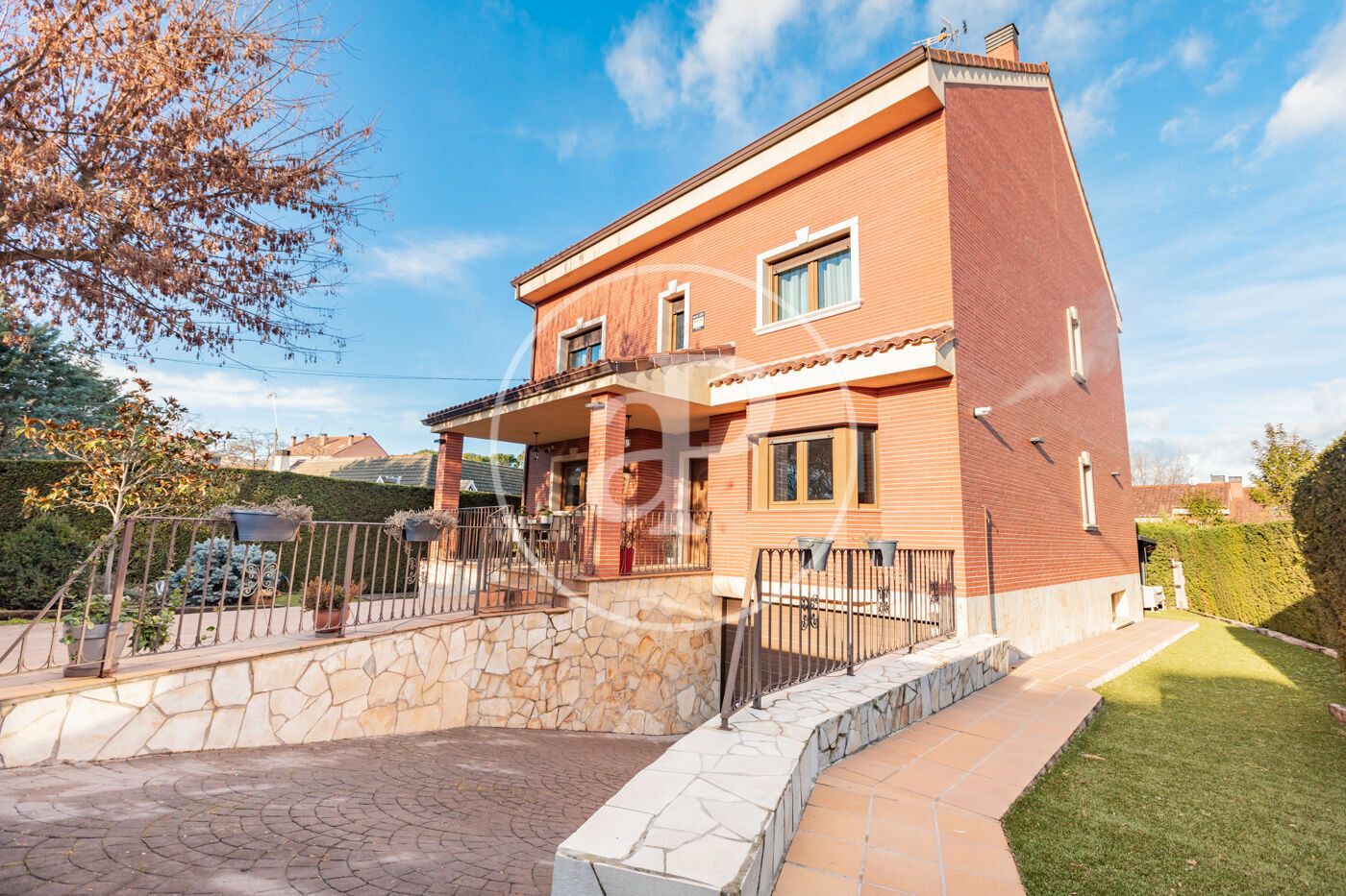 Vista exterior de Casa o xalet en venda en Cobeña amb Calefacció, Jardí privat i Traster