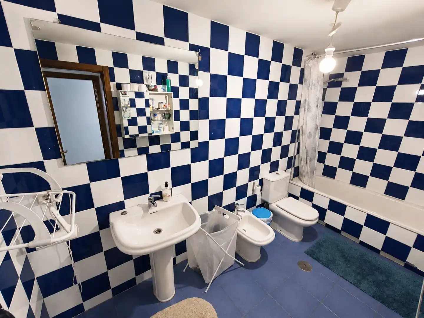 Chalet con piscina en venta en Calle de la Camelia 24, imagen 2