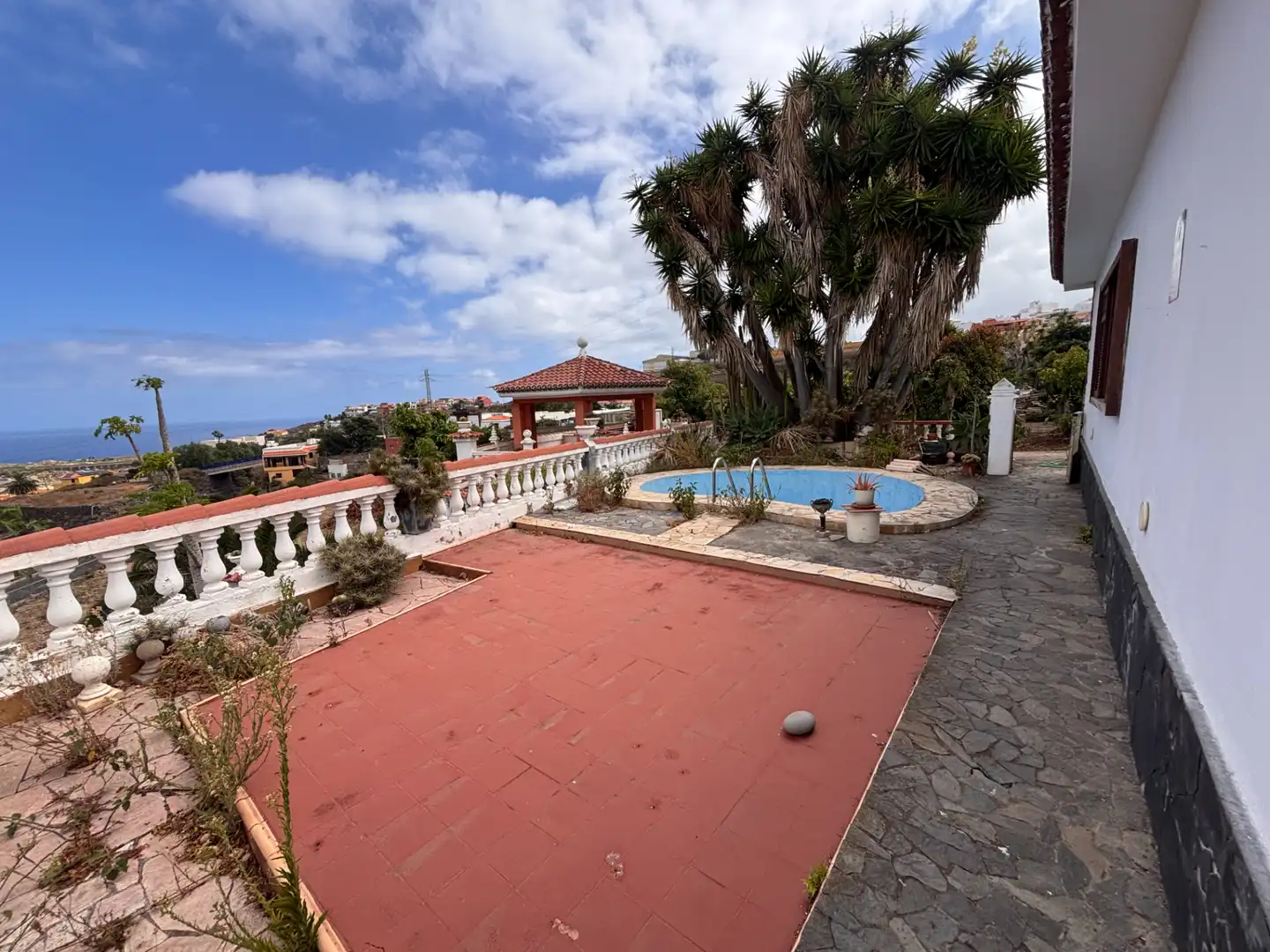 Vista exterior de Casa o xalet en venda en Icod de los Vinos amb Jardí privat, Terrassa i Traster