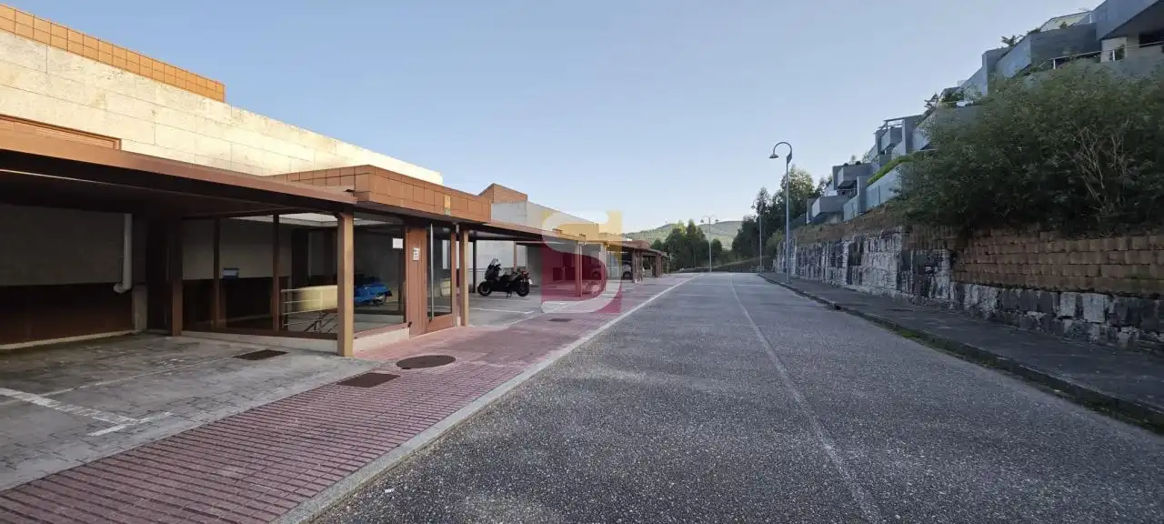 Parking de Piso en venta en Nigrán con Calefacción, Terraza y Trastero