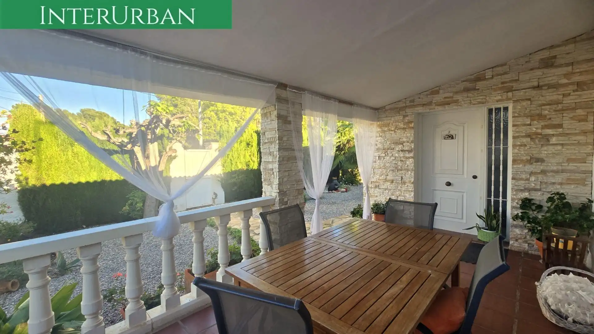 Terrassa de Casa o xalet en venda en La Pobla de Vallbona amb Aire condicionat, Calefacció i Jardí privat