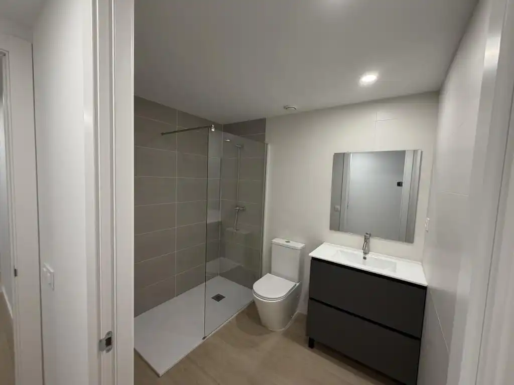 Badezimmer von Wohnung zur Miete in Palafrugell mit Klimaanlage, Heizung und Terrasse