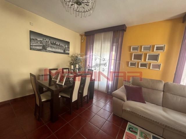Sala d'estar de Casa adosada en venda en Yepes amb Aire condicionat i Traster
