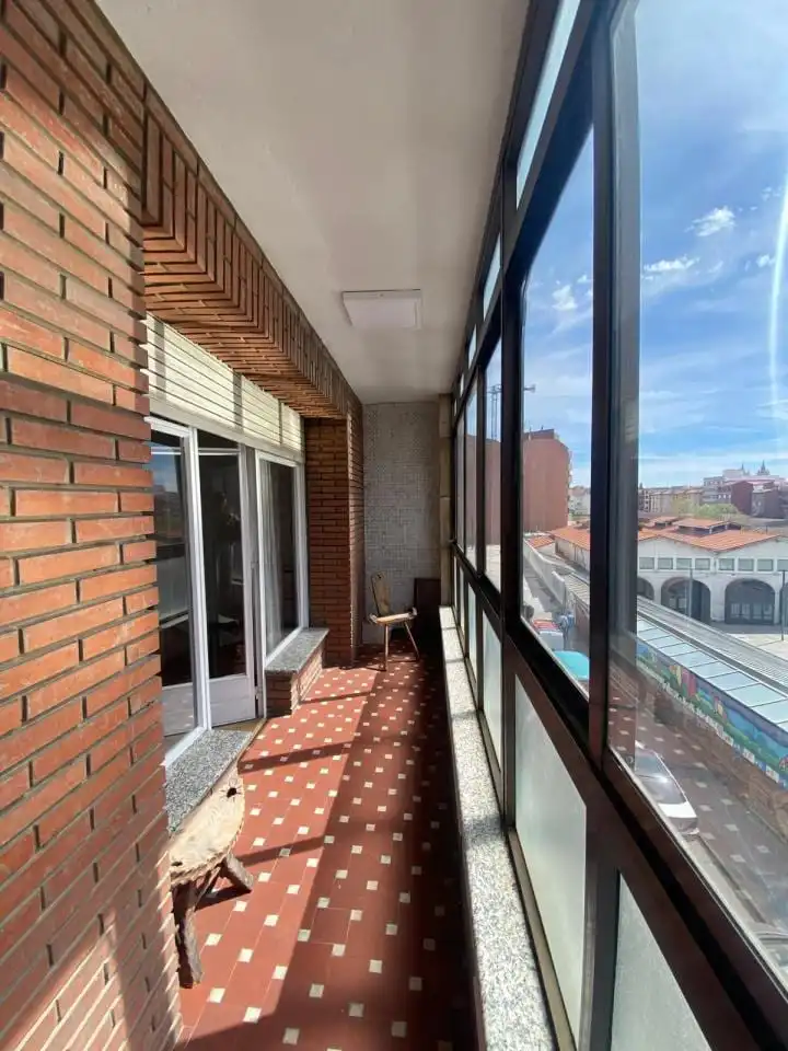 Terraza de Piso de alquiler en León Capital  con Calefacción, Terraza y Amueblado