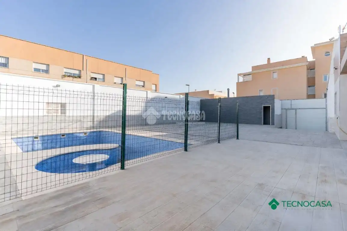 Piscina de Casa adosada en venta en Vícar con Aire acondicionado, Trastero y Piscina