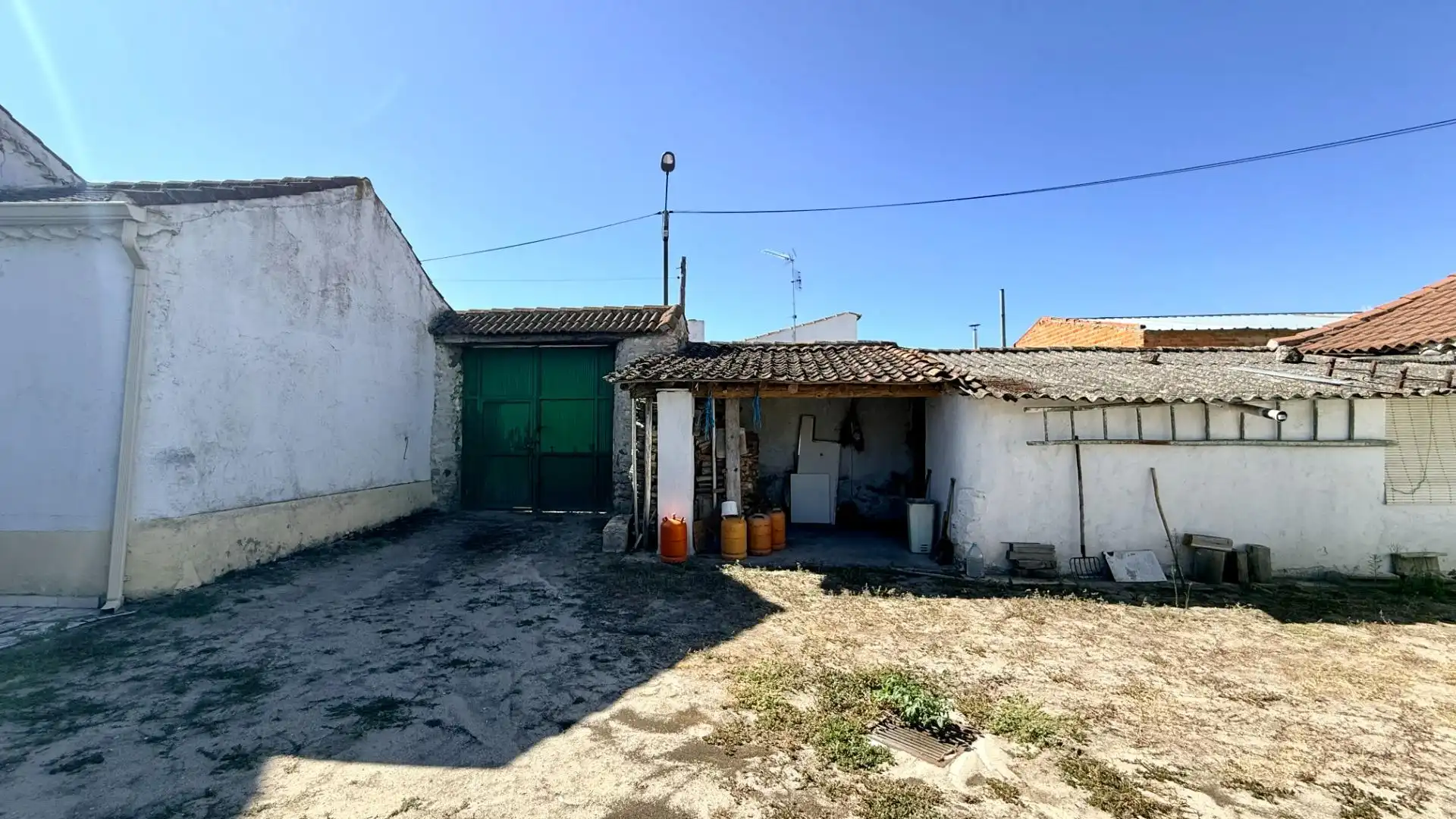 Vista exterior de Casa o chalet en venta en Fresneda de Cuéllar con Calefacción, Jardín privado y Trastero
