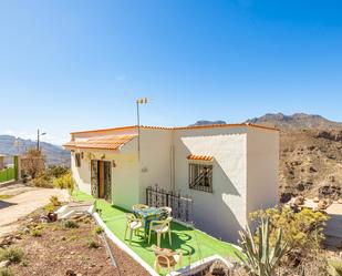 Exterior view of House or chalet for sale in San Bartolomé de Tirajana  with Air Conditioner and Storage room