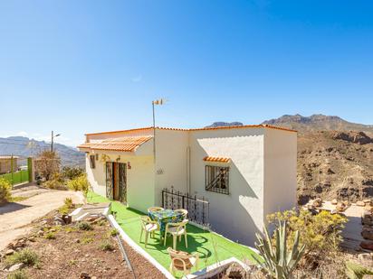 Vista exterior de Casa o xalet en venda en San Bartolomé de Tirajana amb Aire condicionat