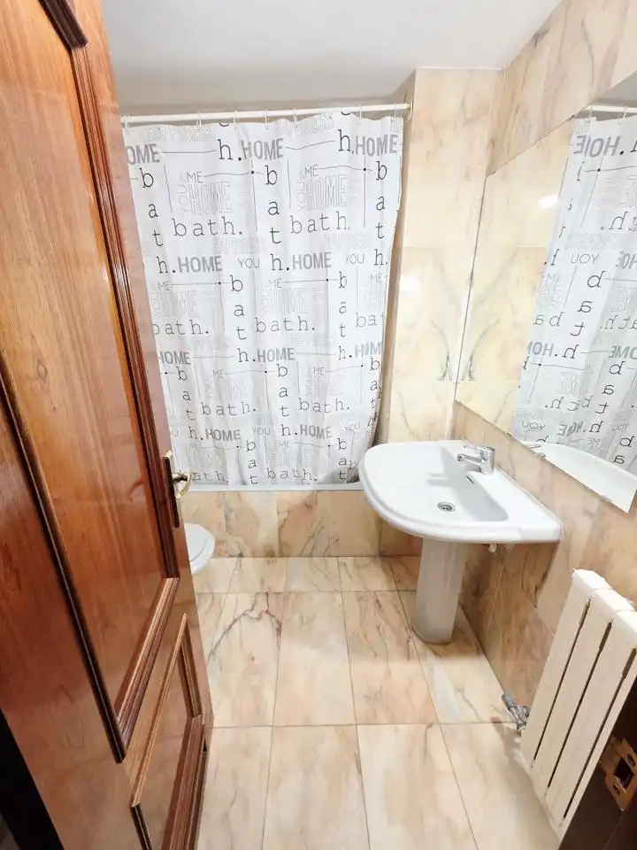 Baño de Piso en venta en Zaragoza con Aire acondicionado, Calefacción y Jardín privado