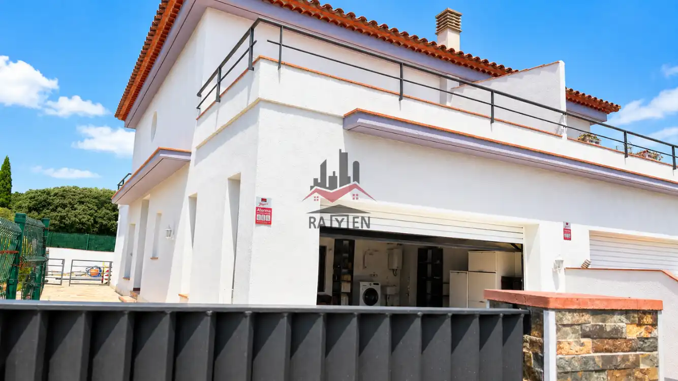 Casa adosada en venda a Avinyonet de Puigventós