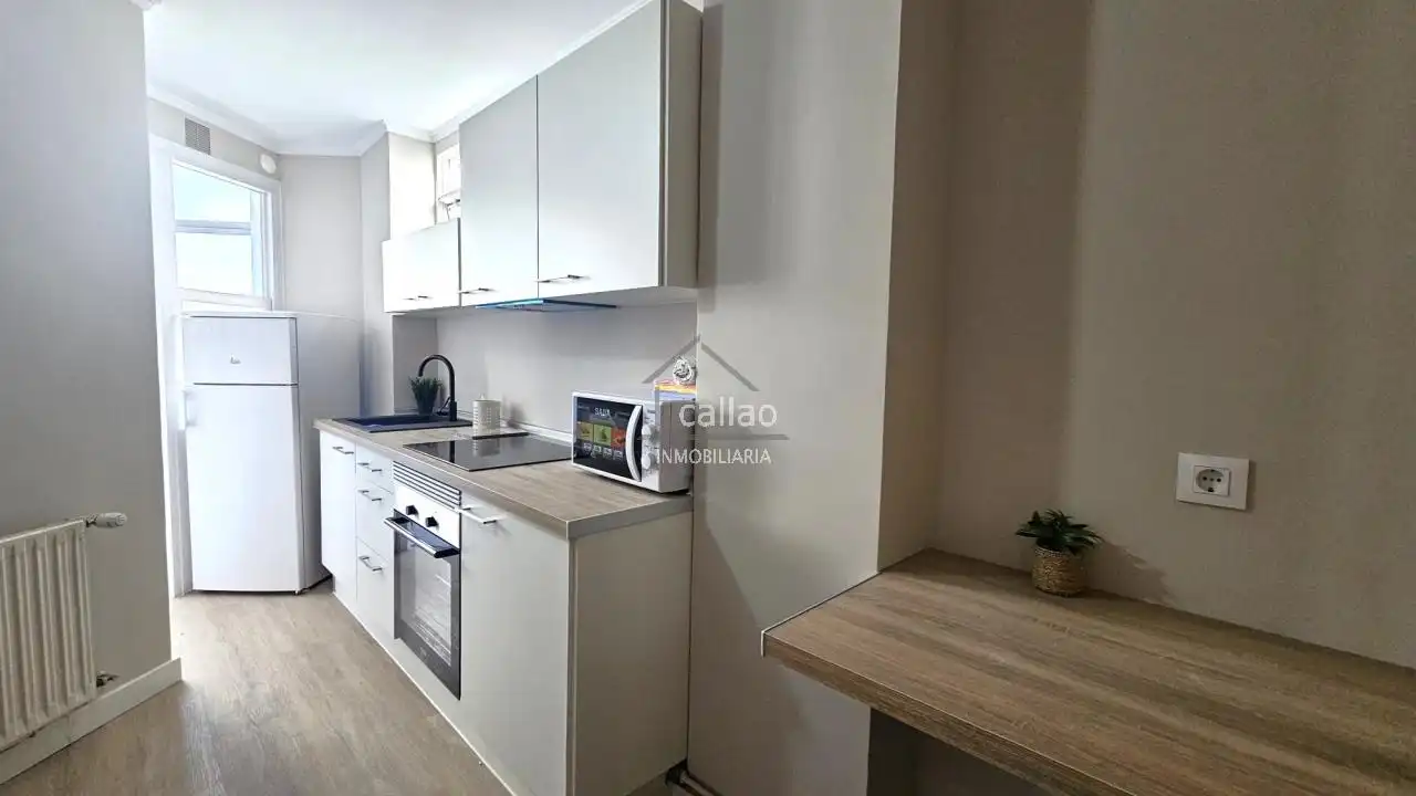Cocina de Piso para compartir en Ferrol con Calefacción y Amueblado