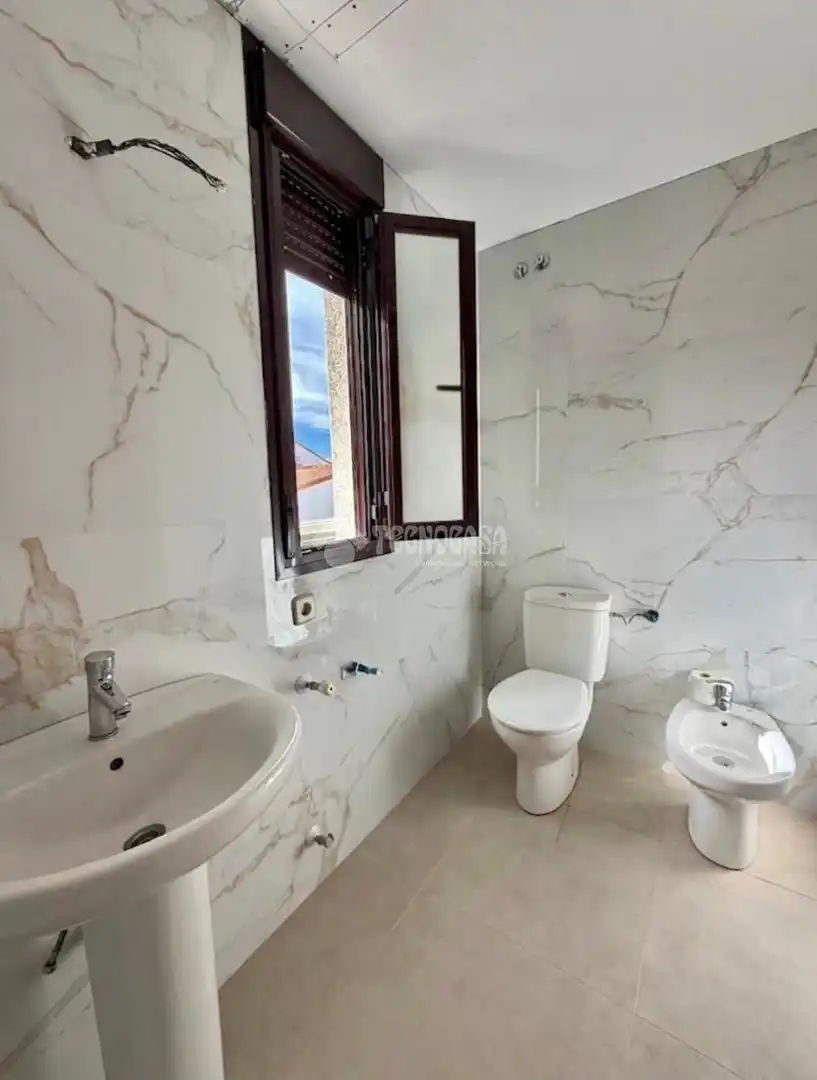 Baño de Piso en venta en Torrejón de Velasco con Aire acondicionado y Calefacción