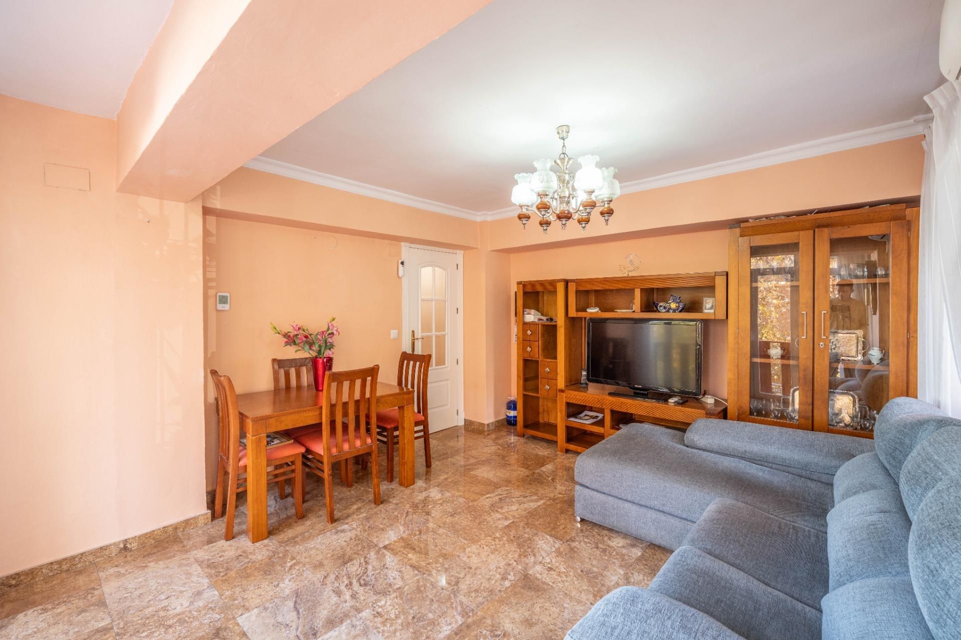 Sala d'estar de Pis en venda en  Granada Capital amb Balcó