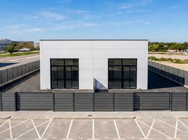 Industrial building for sale in Platja de Torres