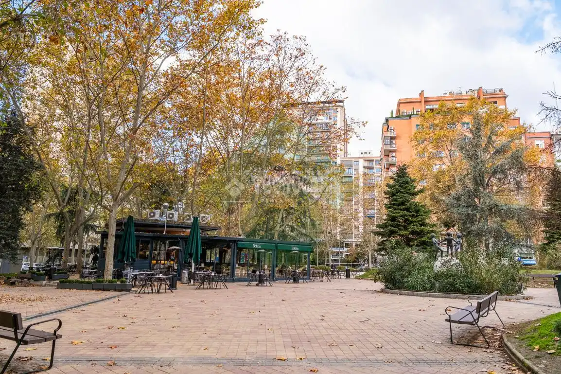 Außenansicht von Büro zur Miete in Madrid mit Klimaanlage und Heizung