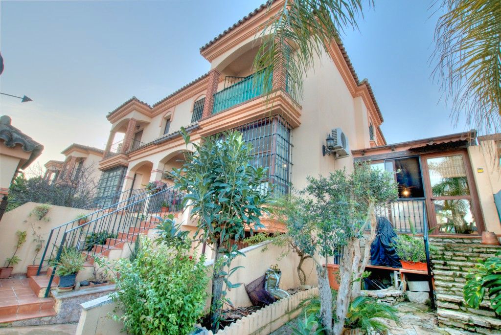 Jardí de Casa o xalet en venda en Alhaurín de la Torre amb Aire condicionat, Jardí privat i Terrassa