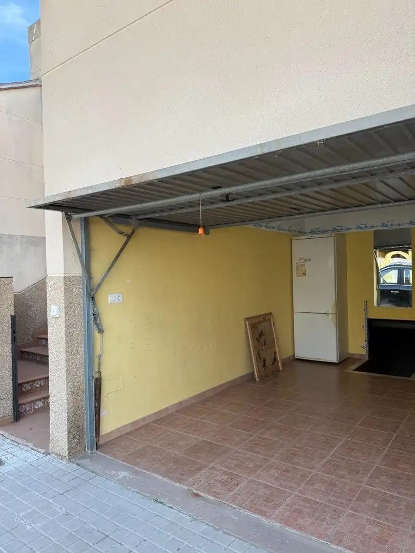 Aparcament de Casa o xalet en venda en Sagunto / Sagunt amb Aire condicionat, Jardí privat i Terrassa