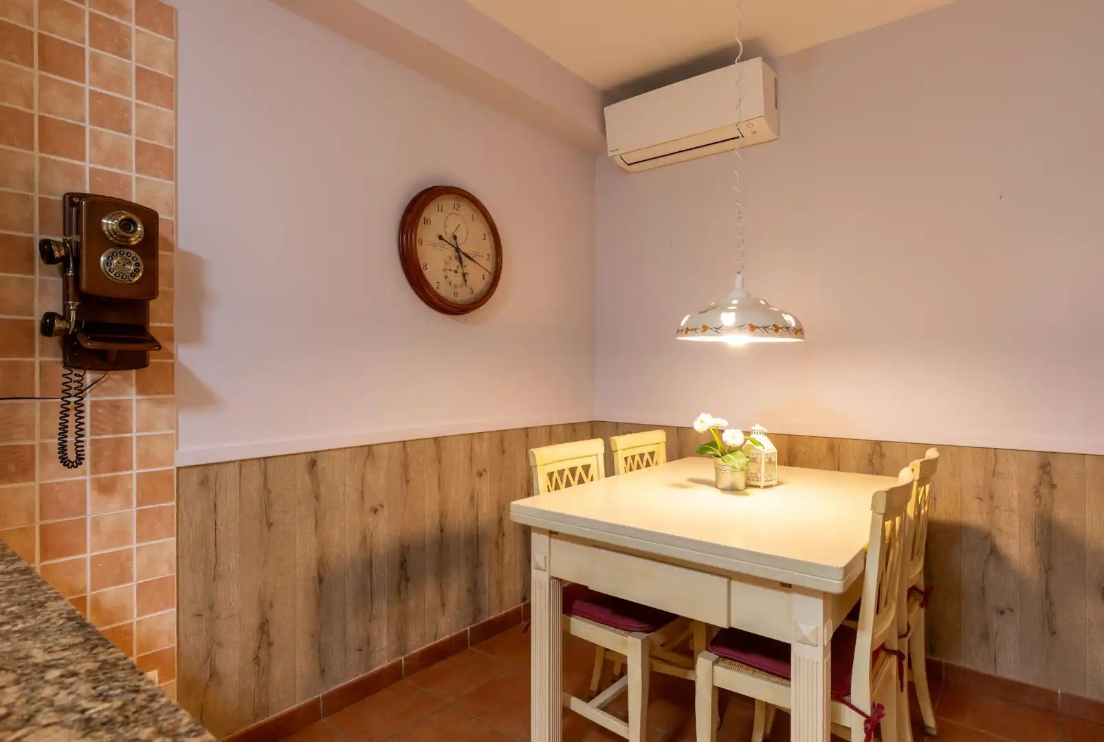 Esszimmer von Haus oder Chalet zum Verkauf in Viladecavalls mit Klimaanlage, Heizung und Privatgarten