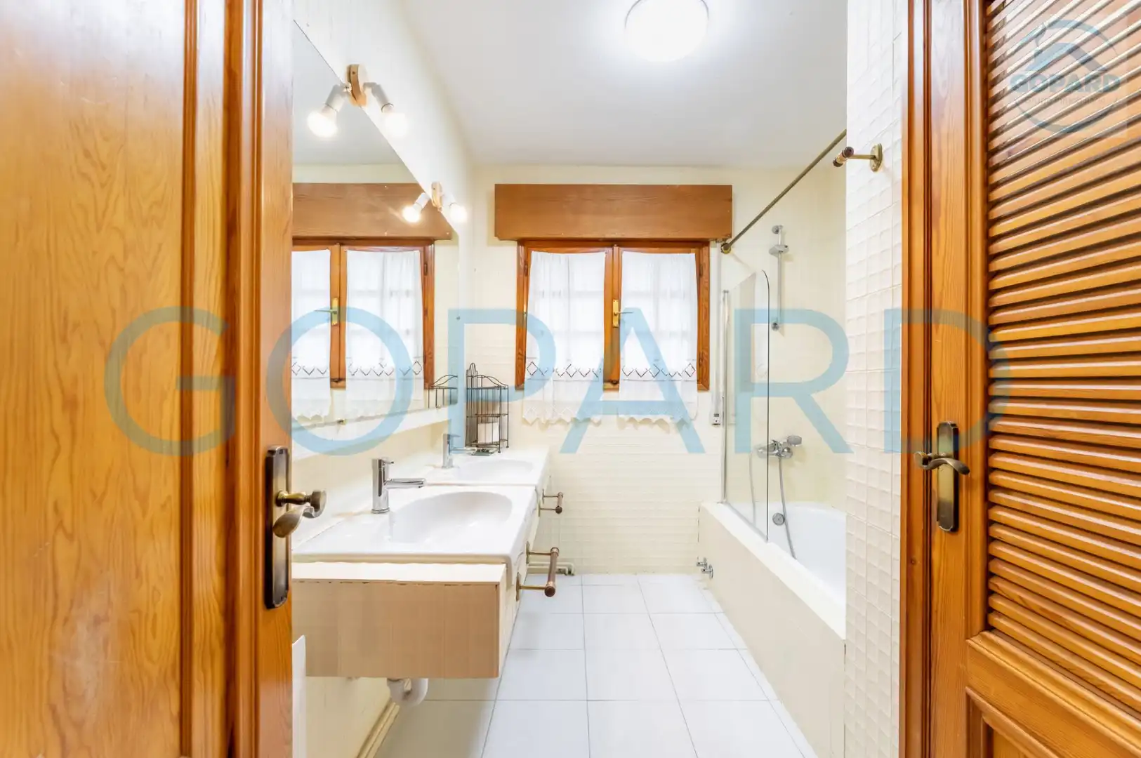 Bany de Casa o xalet en venda en Alpedrete amb Calefacció, Jardí privat i Parquet