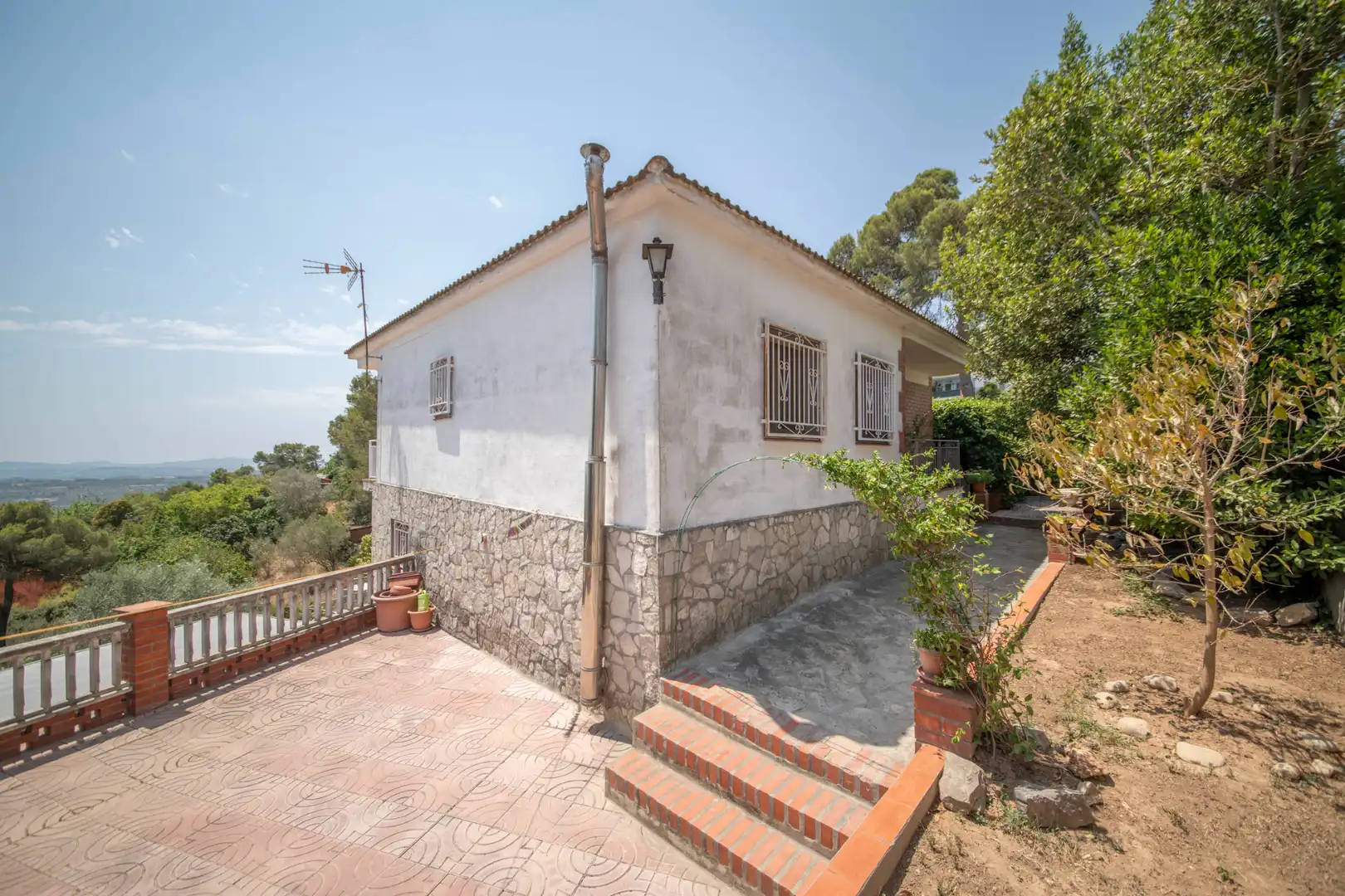 Vista exterior de Casa o xalet en venda en Mediona amb Calefacció, Jardí privat i Terrassa