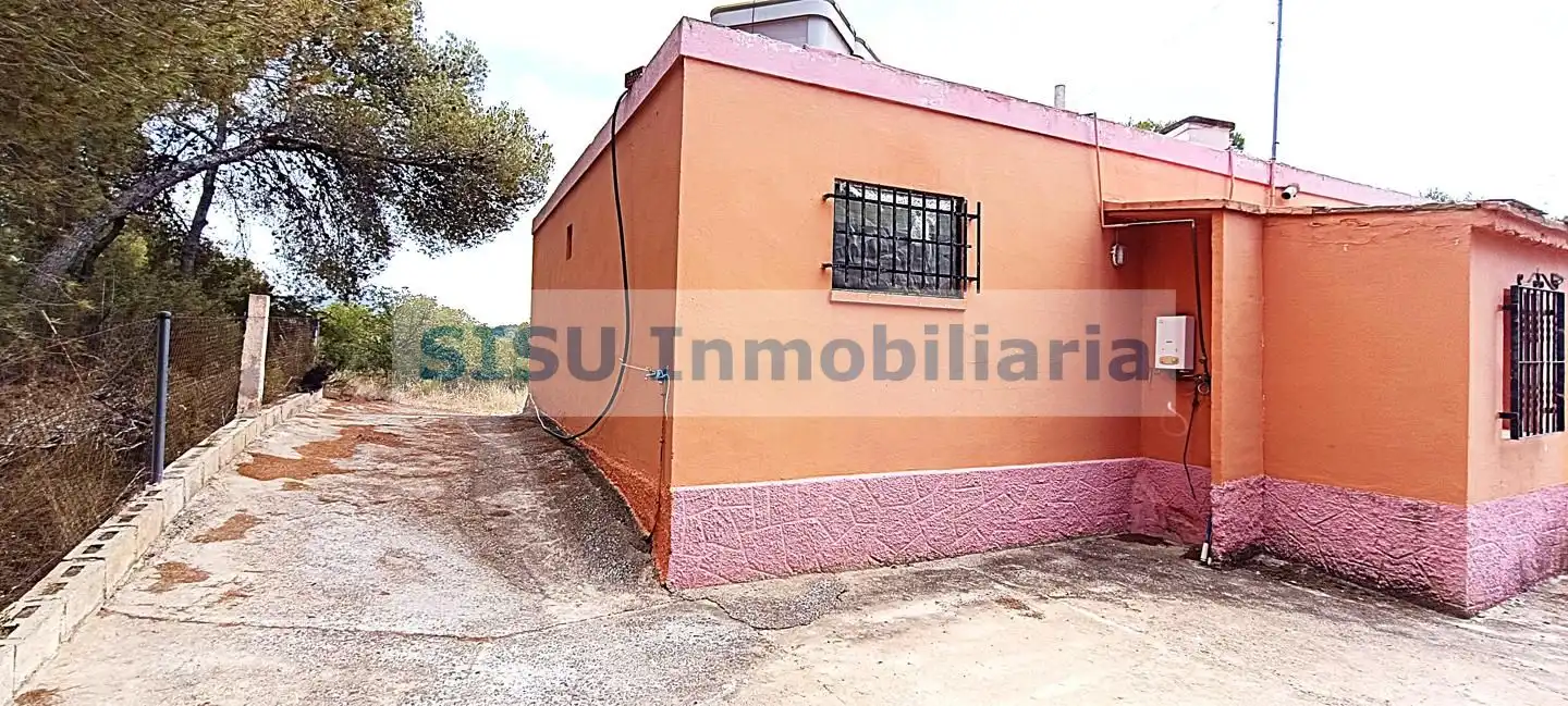 Vista exterior de Finca rústica en venda en Llíria amb Jardí privat, Terrassa i Piscina