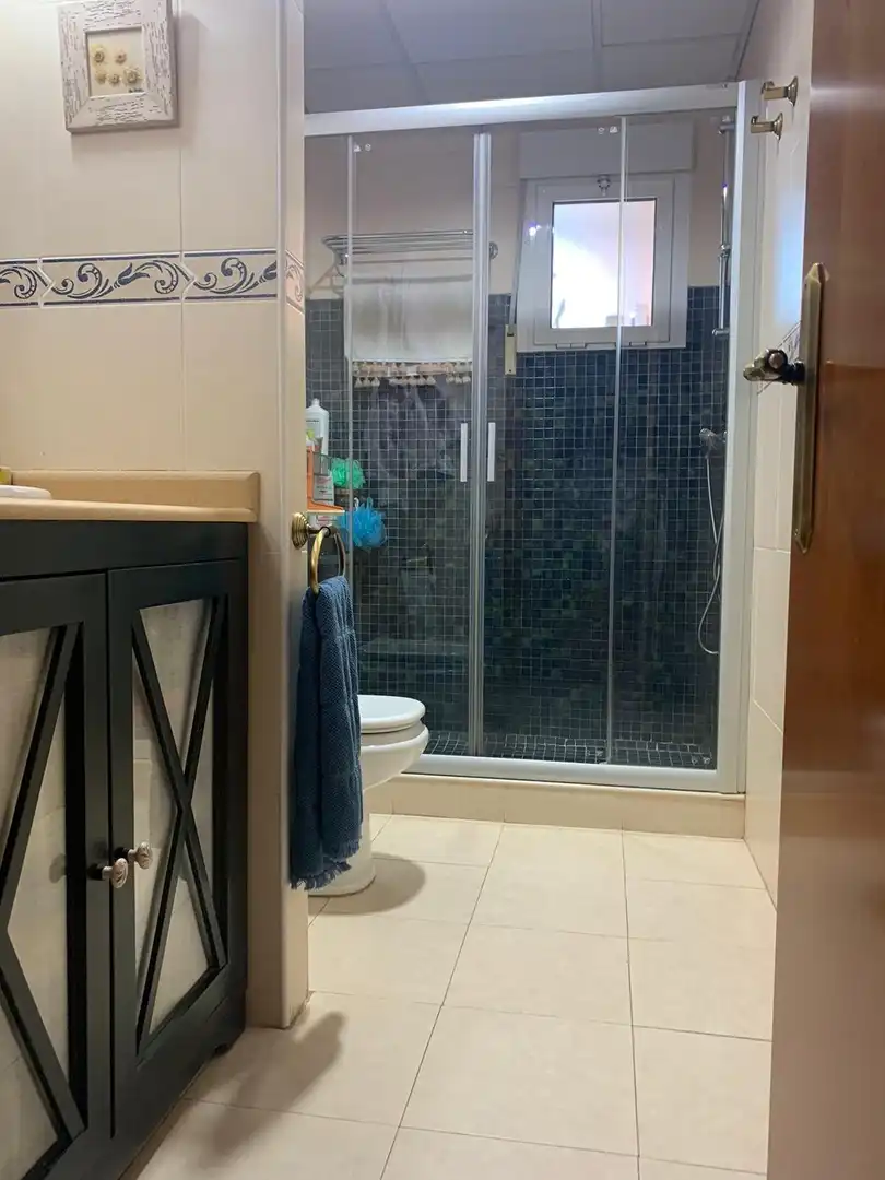 Baño de Piso de alquiler en Murcia con Aire acondicionado, Calefacción y Trastero