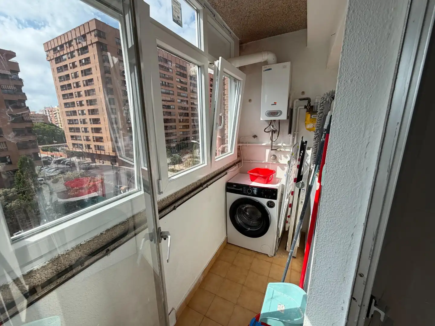 Terraza de Piso para compartir en Valencia con Aire acondicionado, Trastero y Amueblado