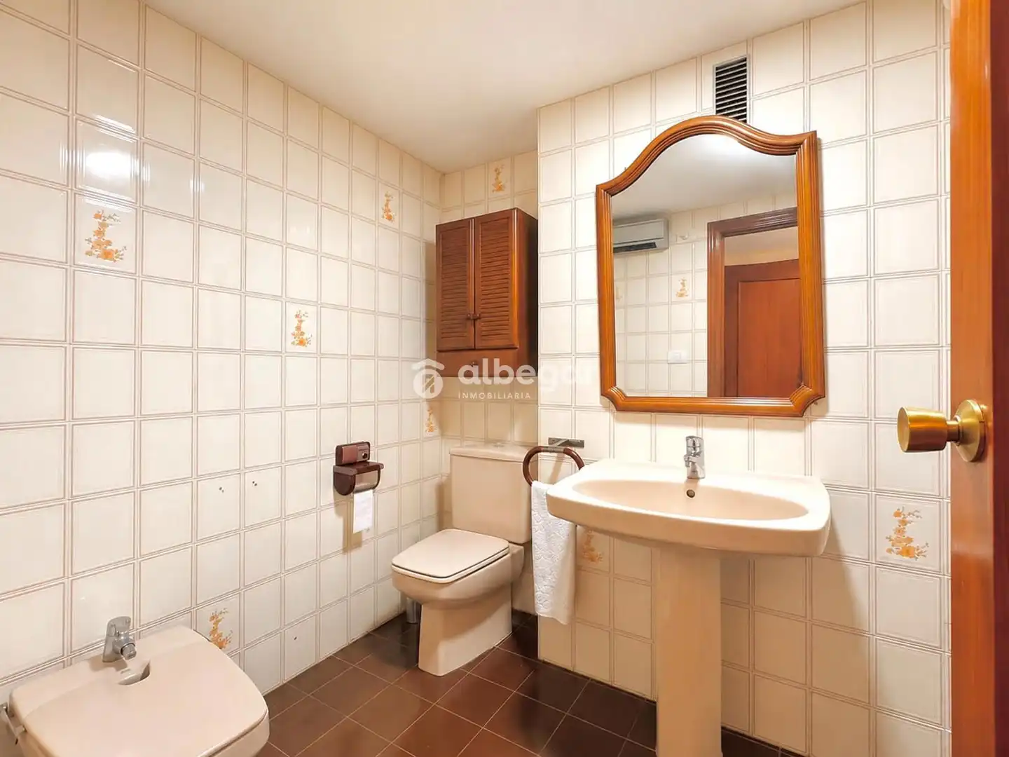 Baño de Piso en venta en Valencia con Terraza, Horno y Balcón