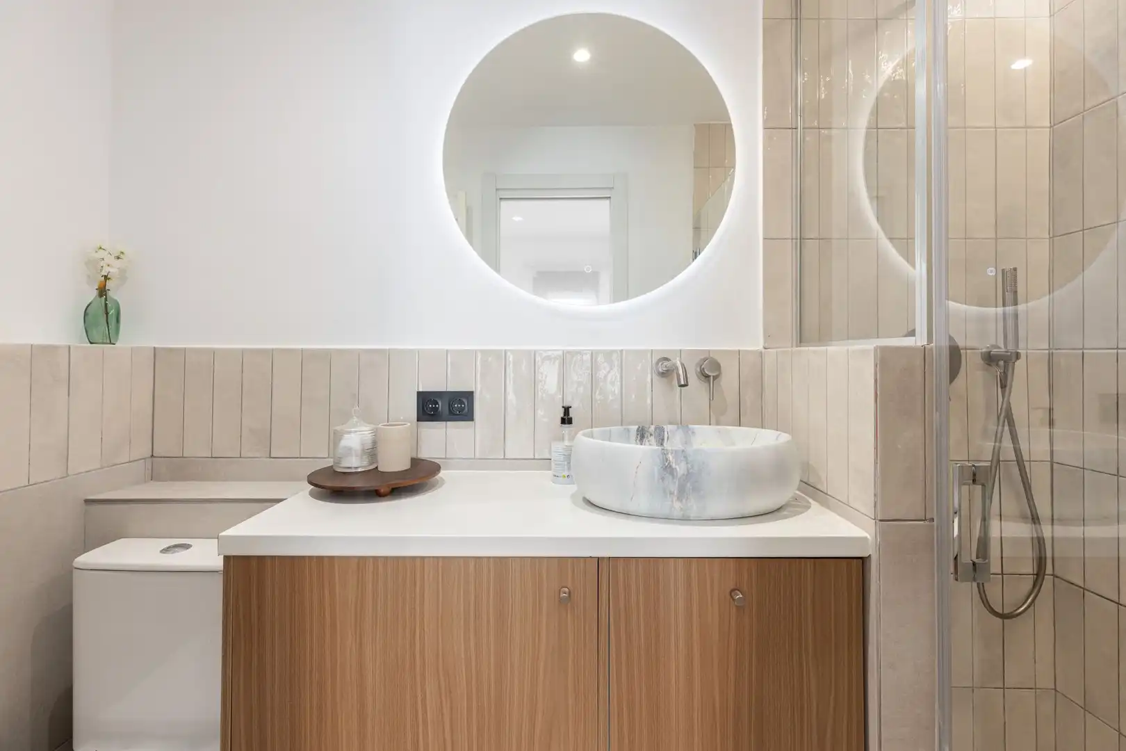 Badezimmer von Einfamilien-Reihenhaus zum Verkauf in Badalona mit Klimaanlage, Heizung und Terrasse
